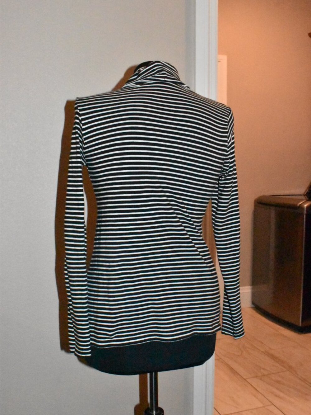 Crown & Ivy Mock Turtleneck Size S - Picture 4 of 5